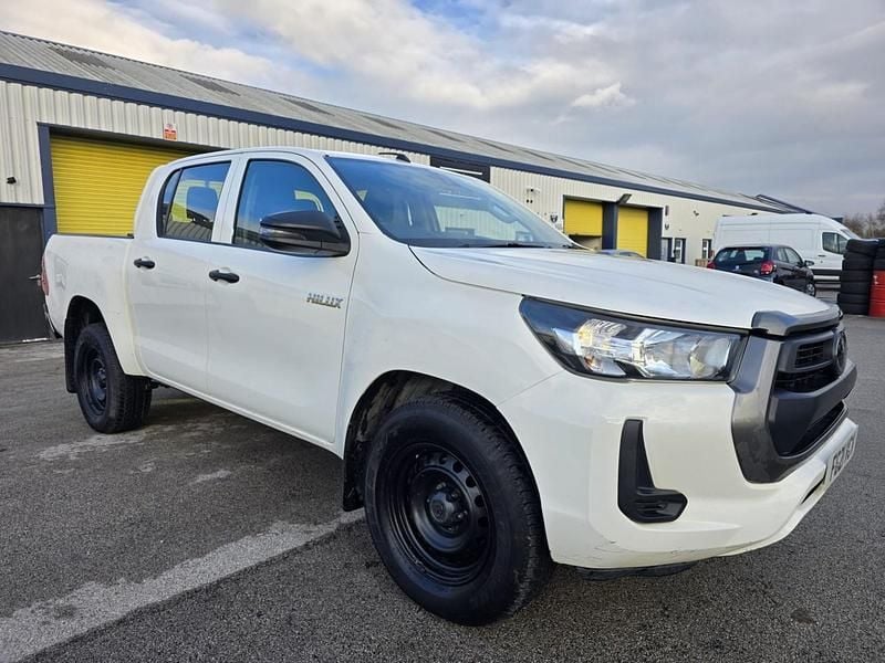 White Used 2021 Toyota HiLux Active Pickup | £19,500 (A bit pricey) - Image 1/4