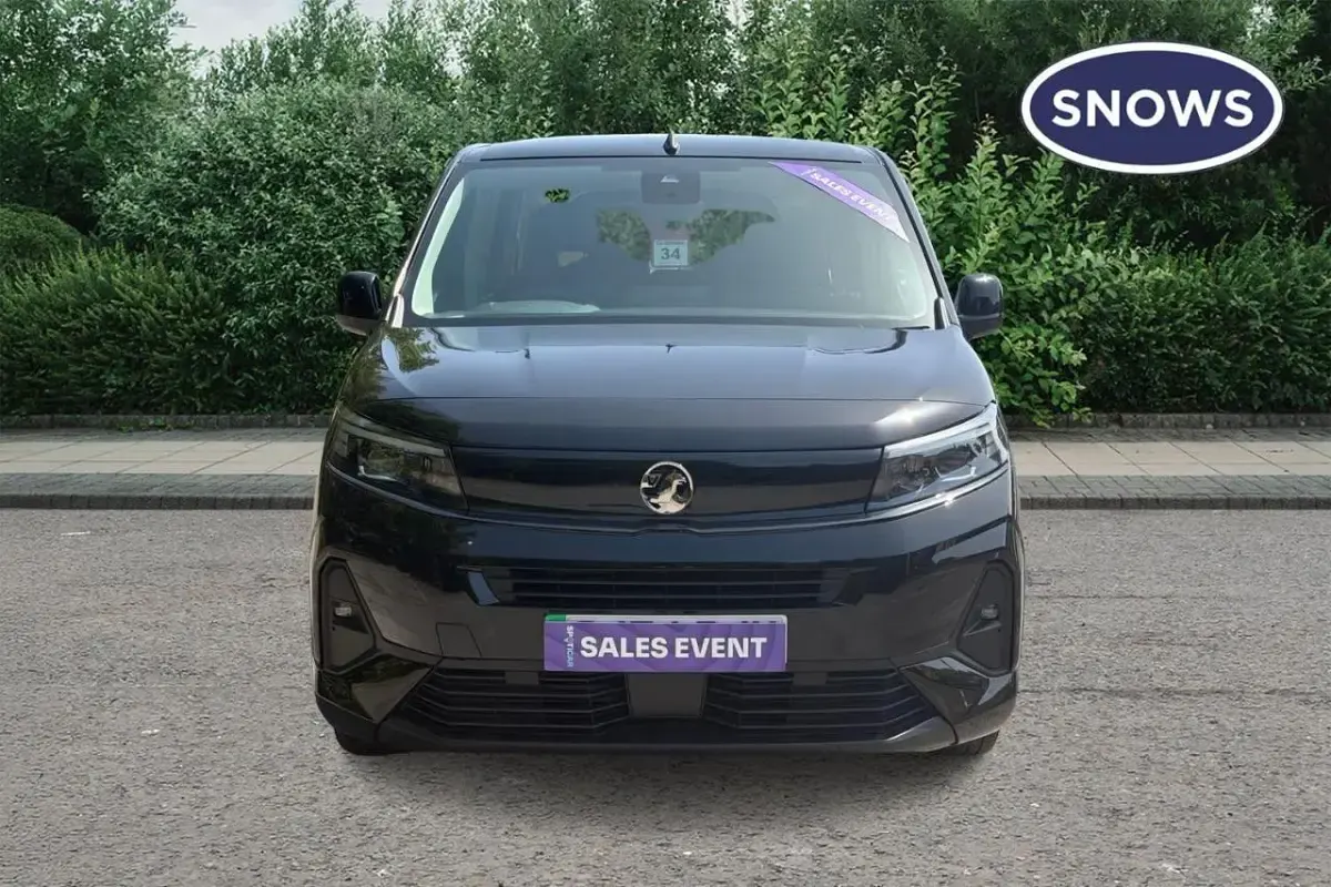 Used Vauxhall Combo Design Edition 100 kW (136 HP) 2025 Black MPV