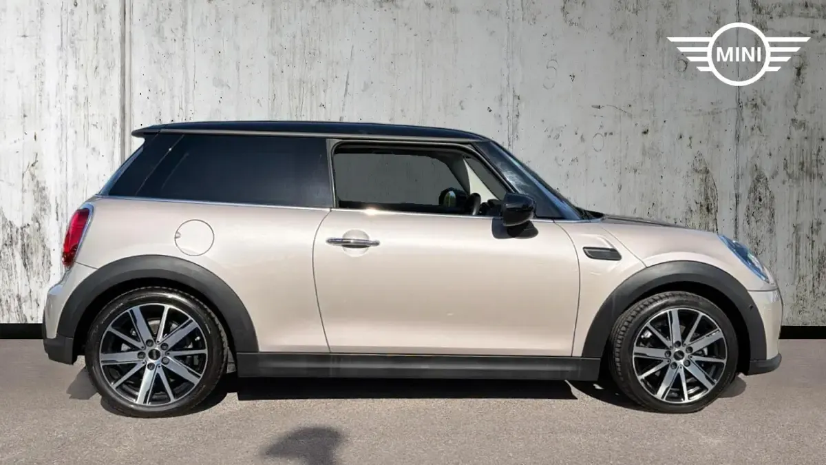 Used Mini Cooper Classic 136 HP (100 kW) 2022 Rooftop grey Hatchback