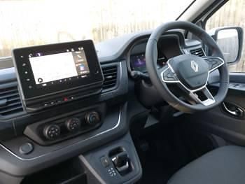 New Renault Trafic 2025 Solid  glacier white MPV