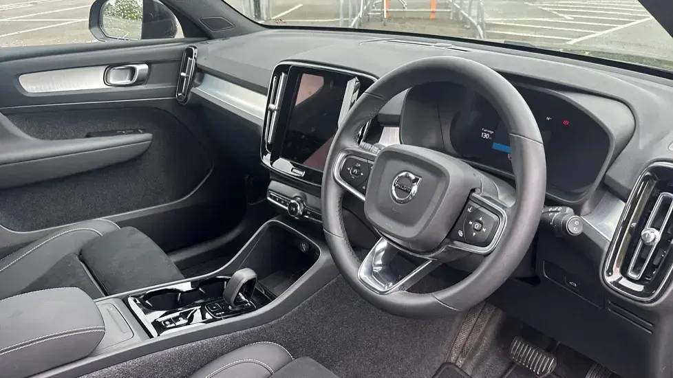 Used Volvo XC40 Plus 197 HP (144 kW) 2025 Black SUV