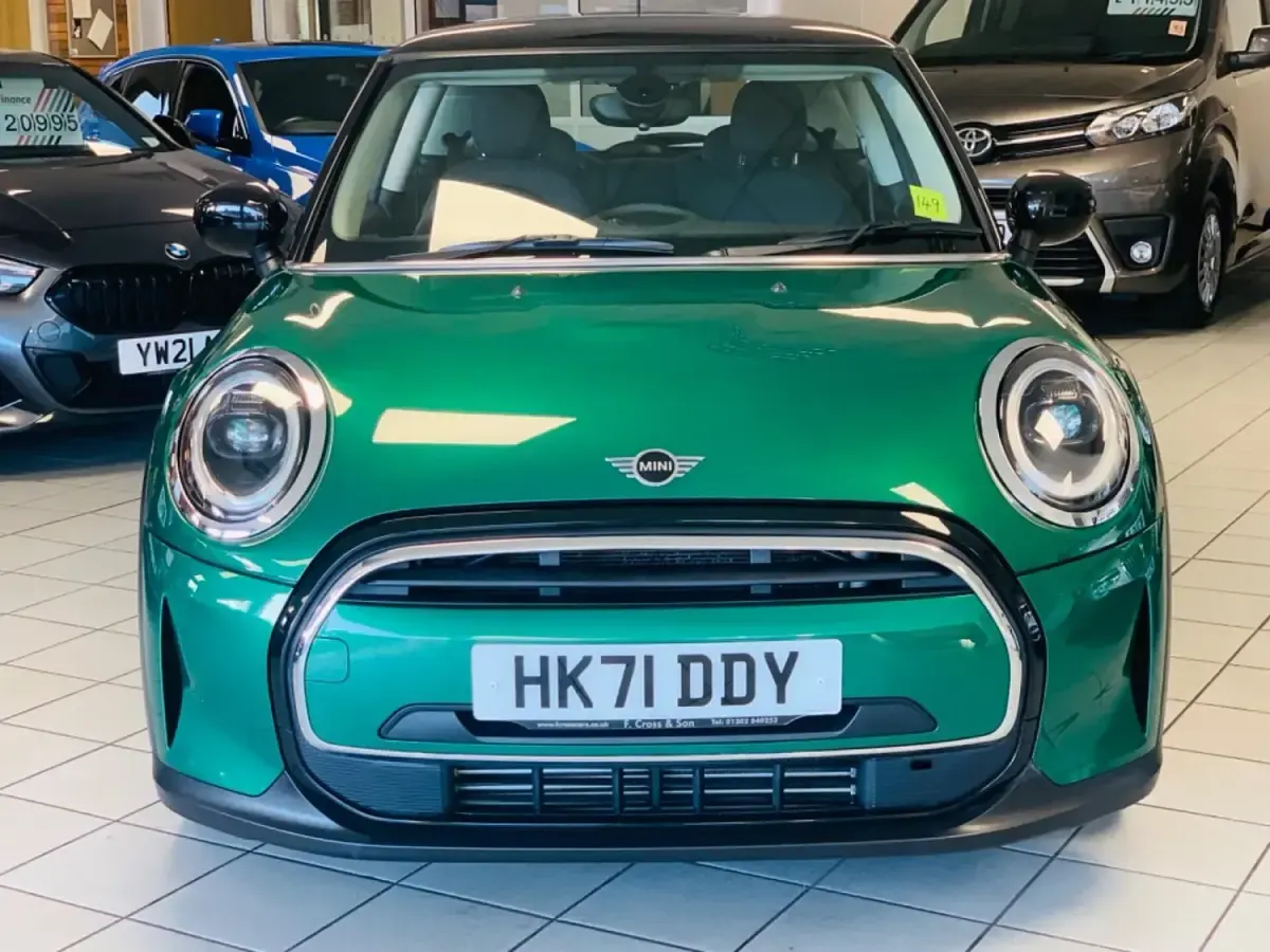 Używany Mini Cooper Classic 2021 Zielony Hatchback