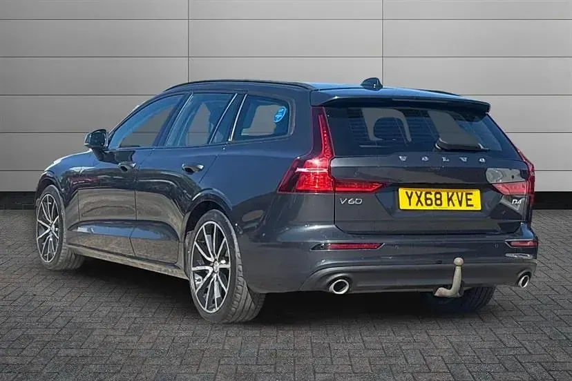 Usado Volvo V60 Momentum 190 CV (139 kW) 2019 Gris Familiar