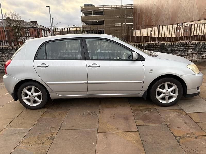 Used Toyota Corolla 109 HP (80 kW) 2004 Silver Hatchback