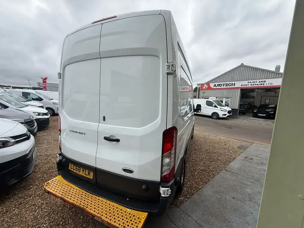 Used Ford Transit 130 HP (95 kW) 2018 White Van