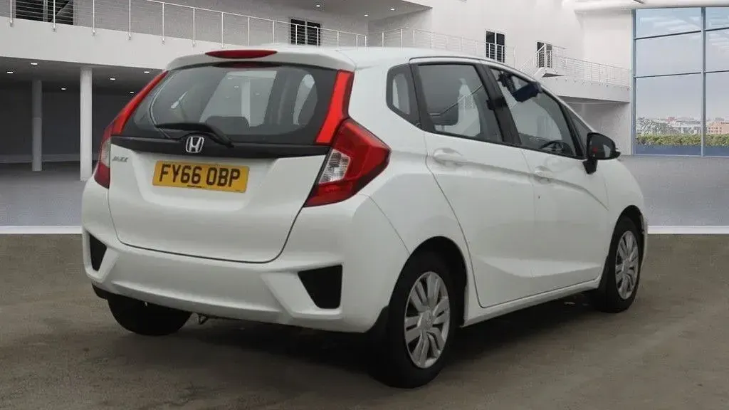 Used Honda Jazz S 101 HP (74 kW) 2016 White Hatchback