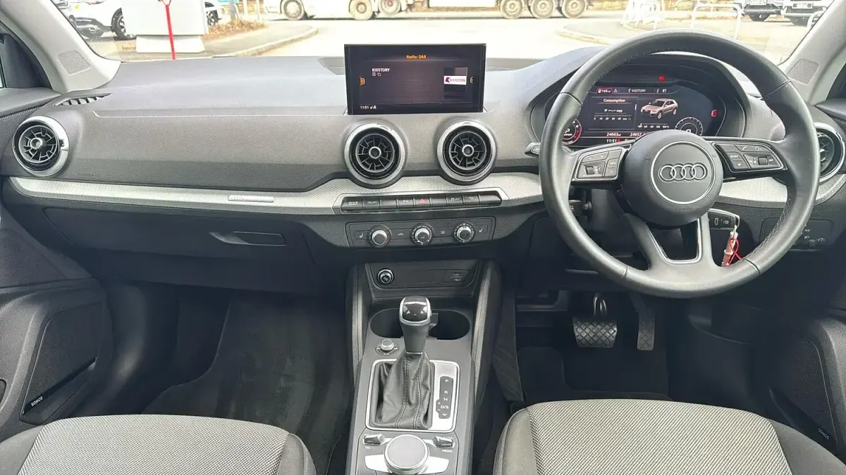 Used Audi Q2 Sport 150 HP (110 kW) 2023 Glacier white metallic SUV