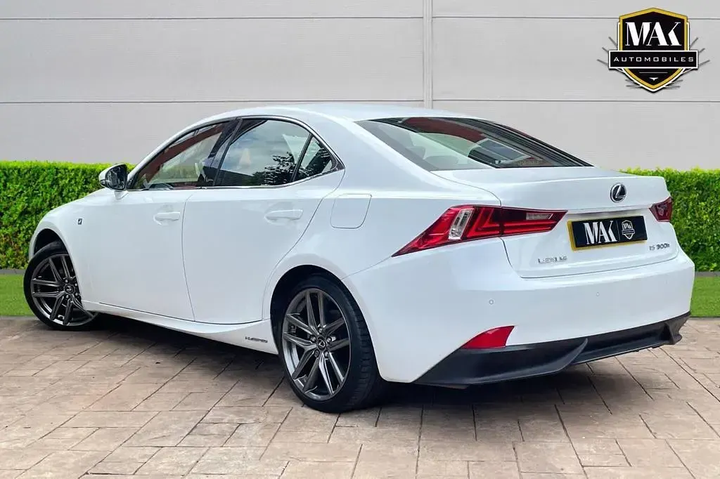 Used Lexus IS300h Sport Line 223 HP (164 kW) 2016 White Sedan