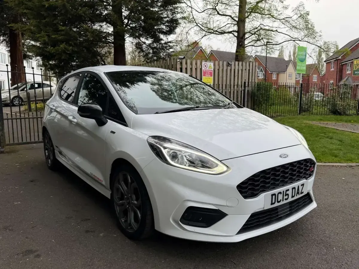 Begagnad Ford Fiesta ST-Line 2019 Vit Halvkombi