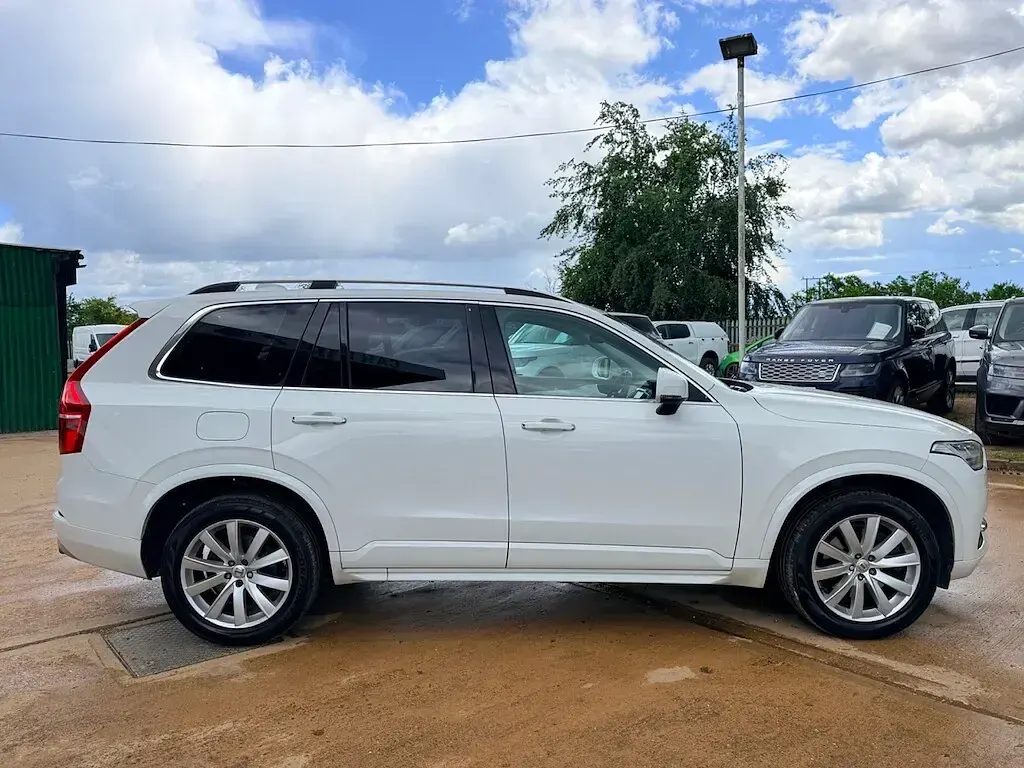 Used Volvo XC90 Momentum 225 HP (165 kW) 2015 White SUV