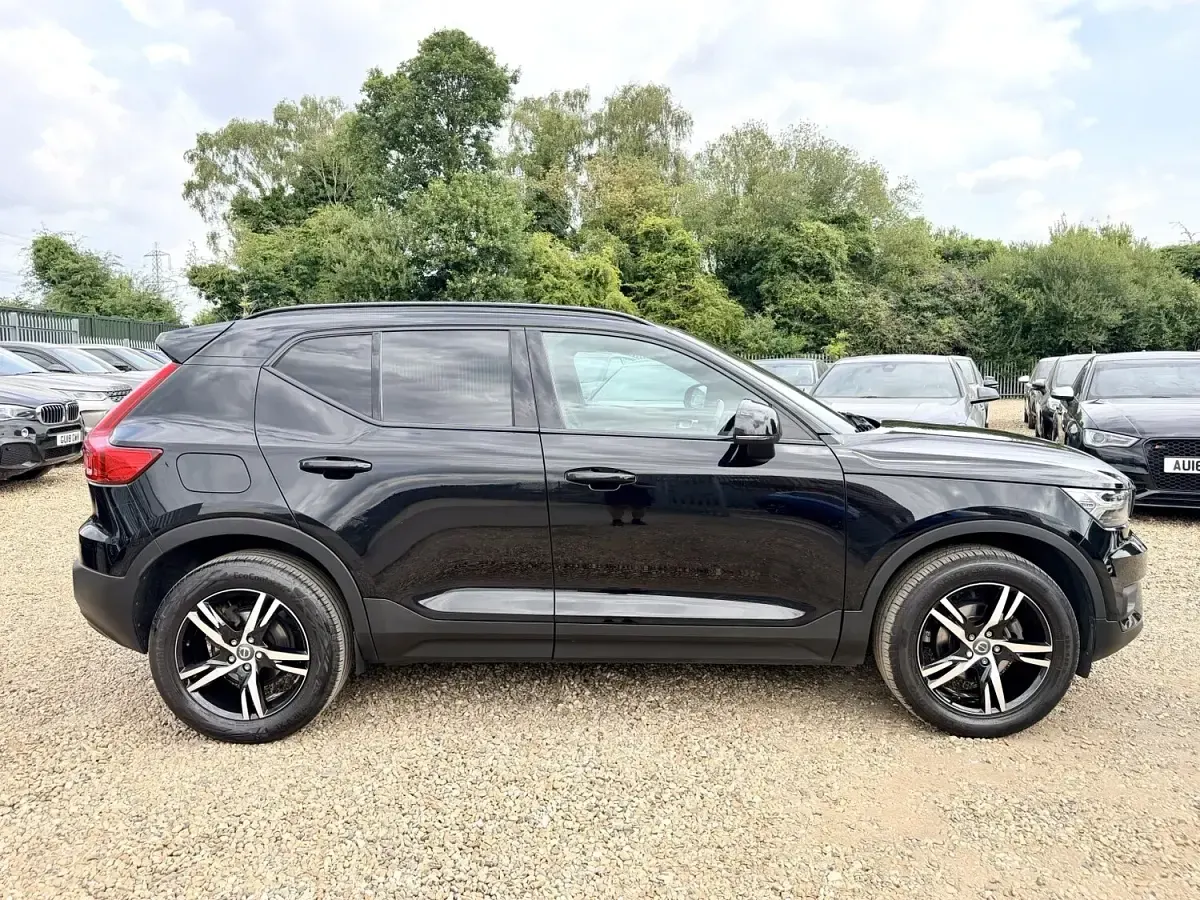 Used Volvo XC40 R-Design 2021 Black SUV