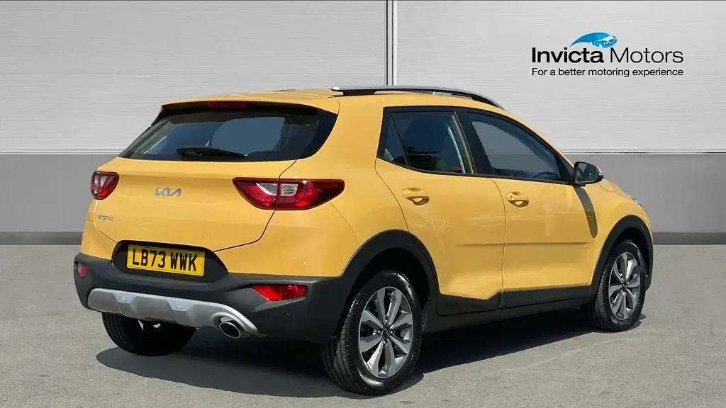 Used Kia Stonic 99 HP (72 kW) 2023 Yellow SUV