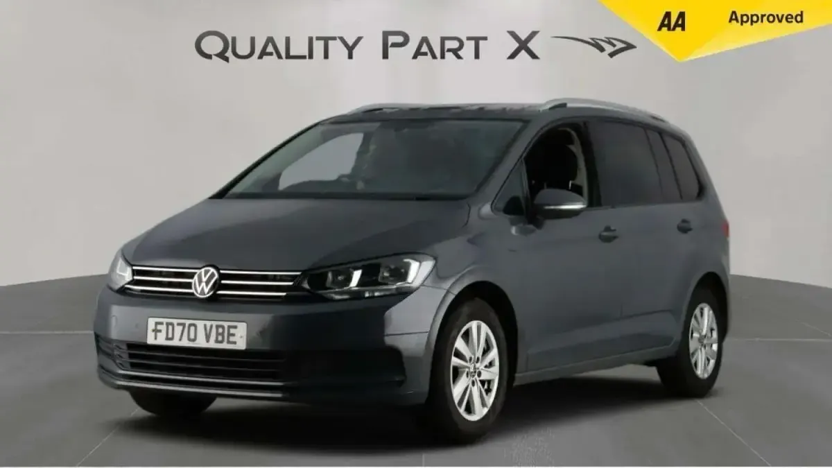 Usado VW Touran Family 150 HP (110 kW) 2020 Cinzento Monovolume