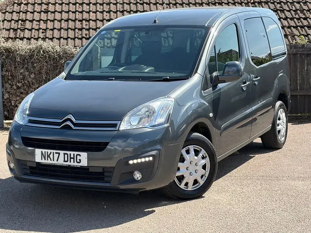 Used Citroën Berlingo Feel 100 HP (73 kW) 2017 Grey MPV