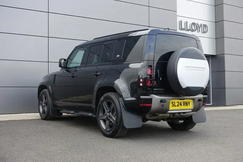 Używany Land Rover Defender SE Dynamic 300 KM (220 kW) 2024 Czarny SUV