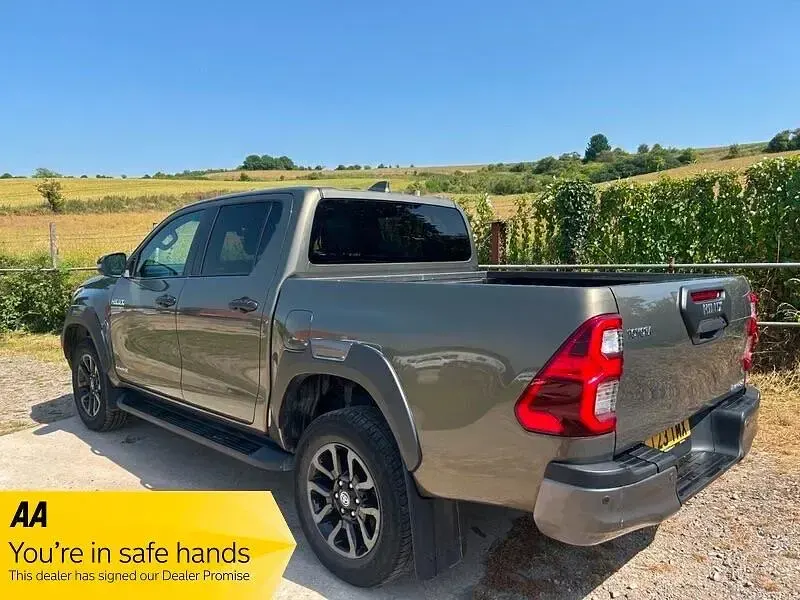 Used Toyota HiLux 201 HP (147 kW) 2023 Bronze Pickup