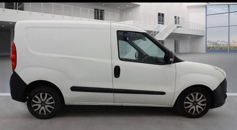 Used Vauxhall Combo 2016 White MPV