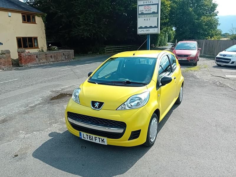 Yellow Used 2011 Peugeot 107 Hatchback | £3,095 (Fair price) - Image 1/4