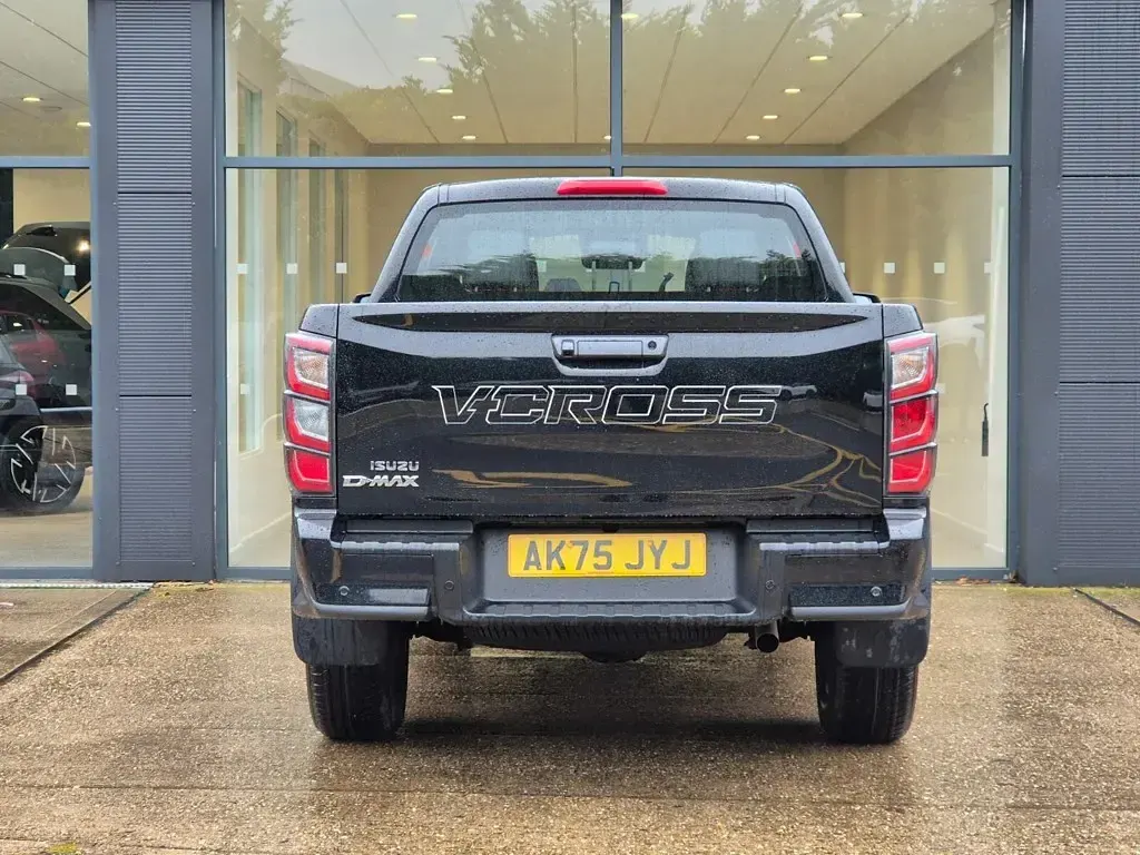 New Isuzu D-Max 163 HP (119 kW) 2025 Onyx black Pickup