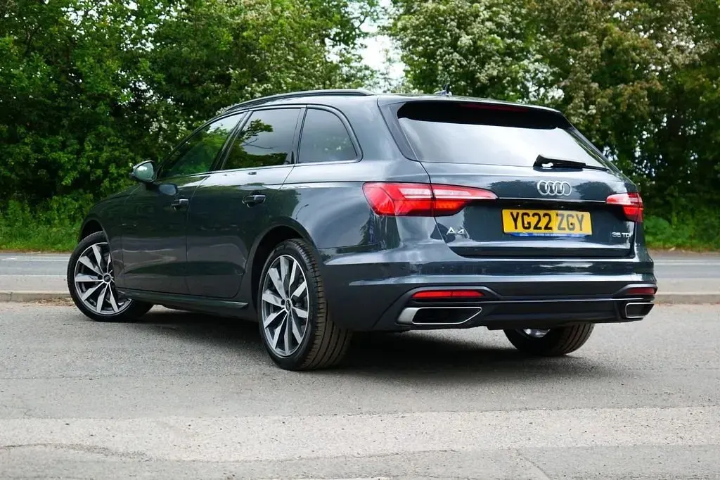 Begagnad Audi A4 Sport 163 HK (119 kW) 2022 Grå Kombi