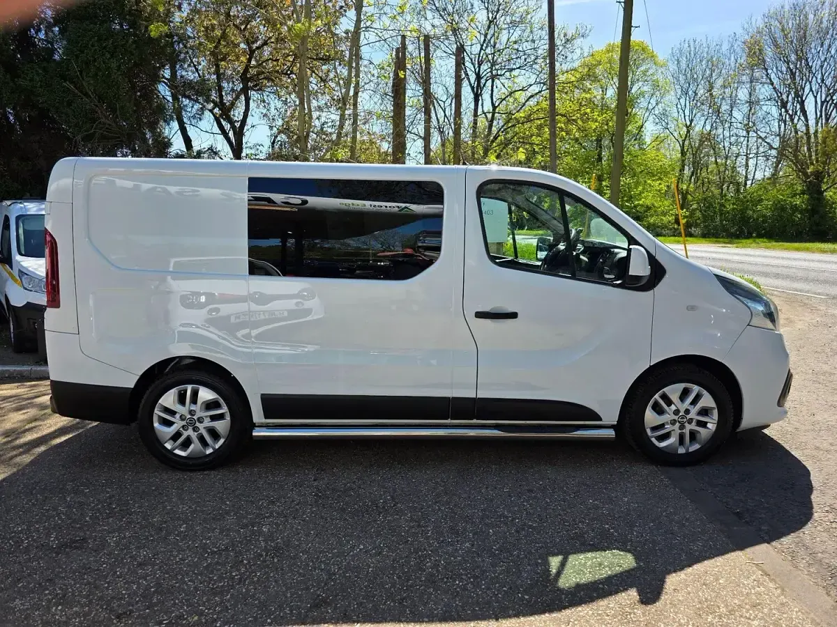 Used Nissan NV300 Tekna 125 HP (91 kW) 2019 White Van