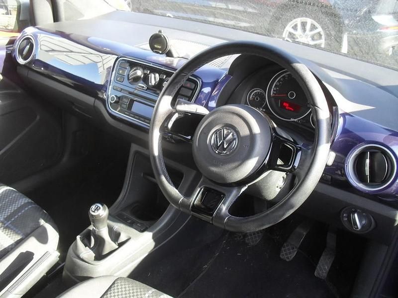 Used VW up! CLUB 74 HP (54 kW) 2016 Blue Hatchback