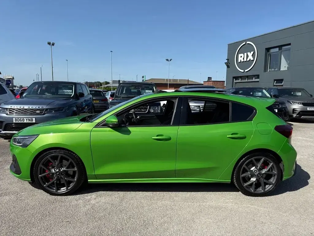 Used Ford Focus ST 280 HP (205 kW) 2023 Green Hatchback