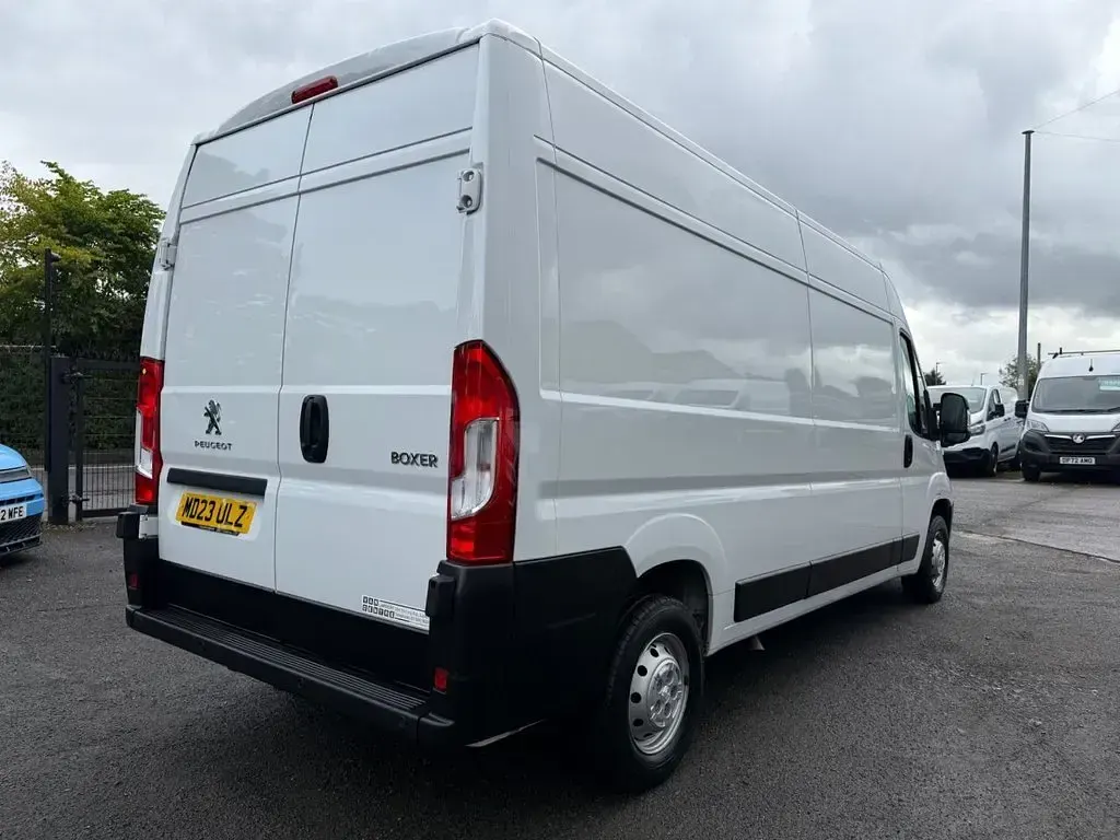 Used Peugeot Boxer Premium 140 HP (102 kW) 2023 White Van