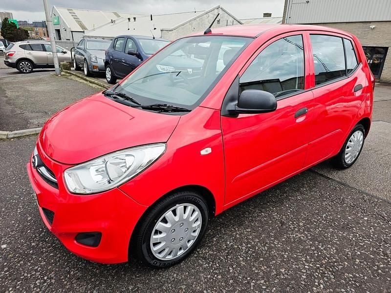 Used Hyundai i10 Classic 85 HP (62 kW) 2013 Red Hatchback