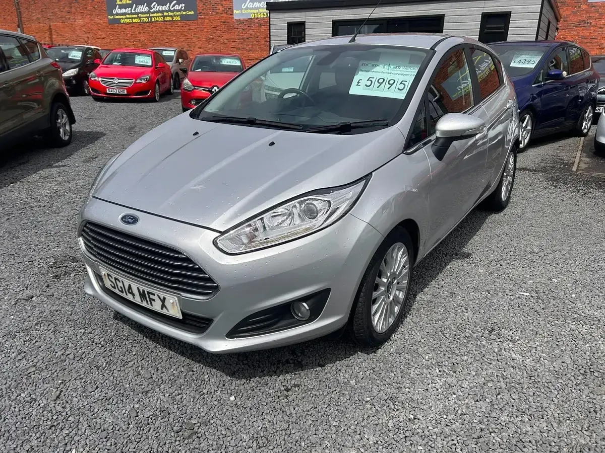 Used Ford Fiesta Zetec 100 HP (73 kW) 2014 Silver Hatchback