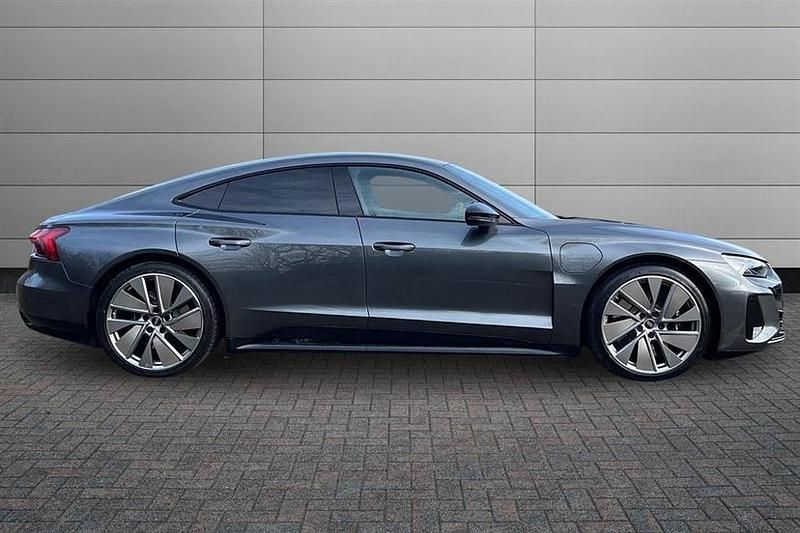 Used Audi e-tron GT quattro Design 475 kW (646 HP) 2022 Daytona grey Sedan