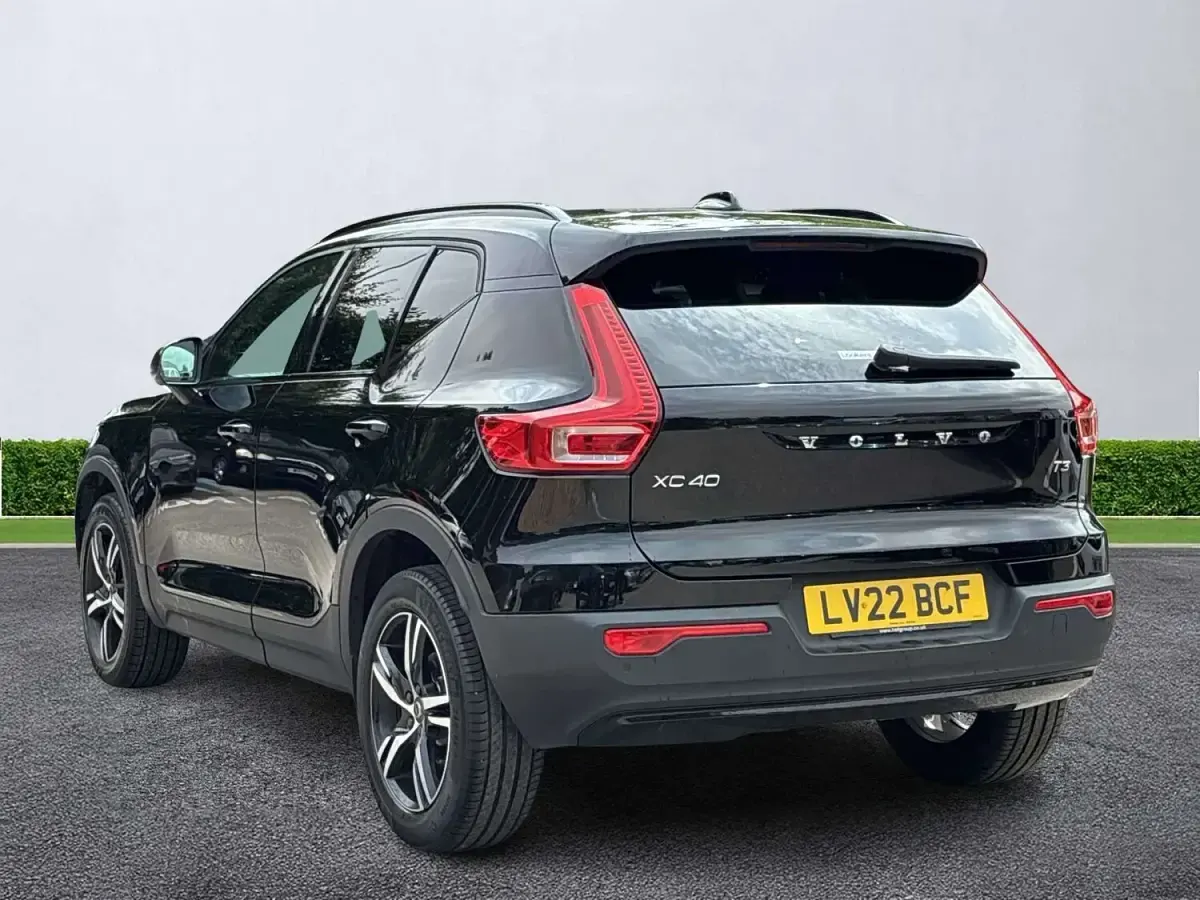 Used Volvo XC40 R-Design 163 HP (119 kW) 2022 Black SUV