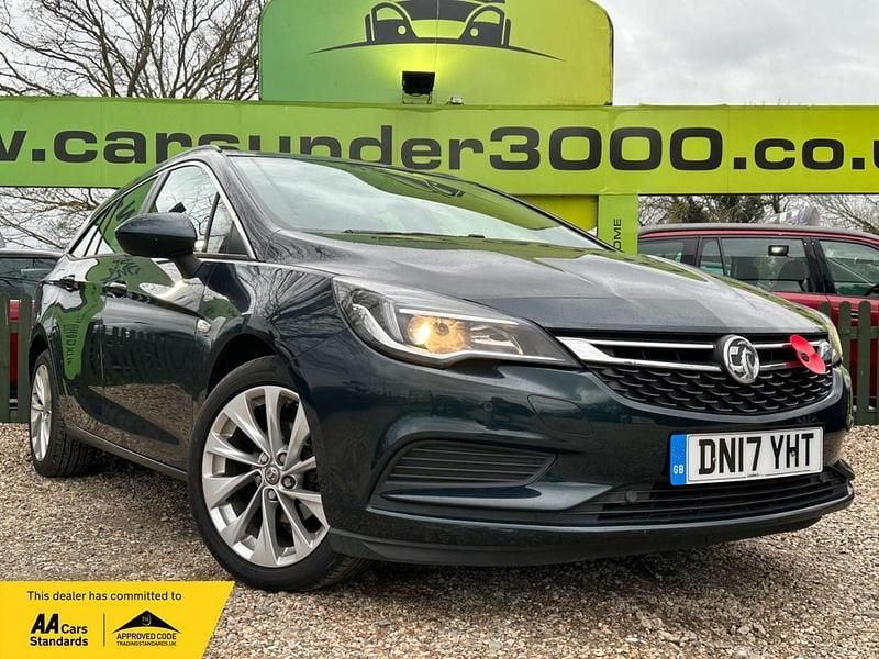 Used Vauxhall Astra Design Edition 105 HP (77 kW) 2017 Green Estate