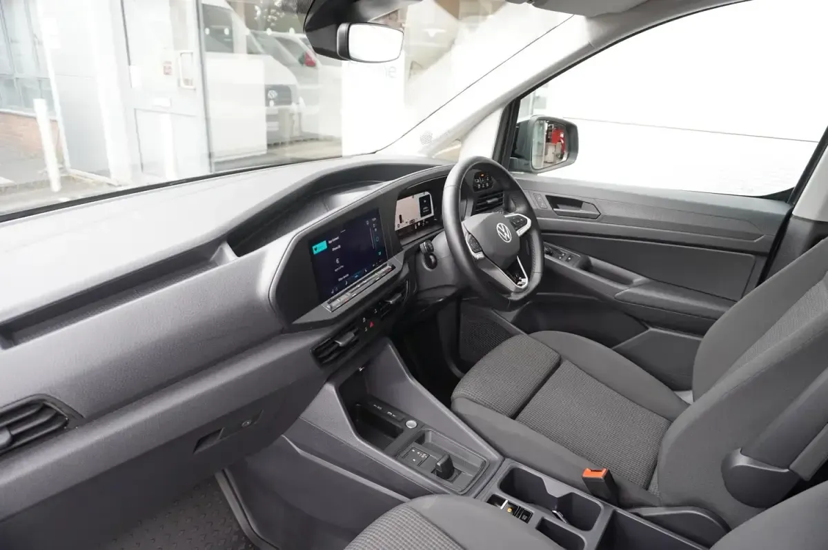 Usado VW Caddy Maxi Pro 122 HP (89 kW) 2024 Cinzento Monovolume