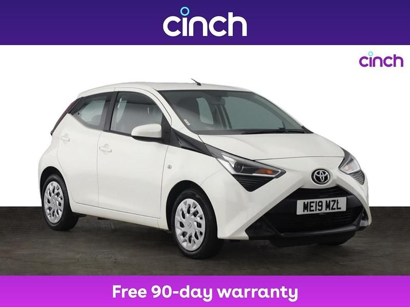 White Used 2019 Toyota Aygo X-play Hatchback | £8,849 (Fair price) - Image 1/4