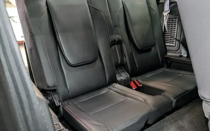 Used Land Rover Discovery Sport SE Dynamic 150 HP (110 kW) 2019 Red SUV