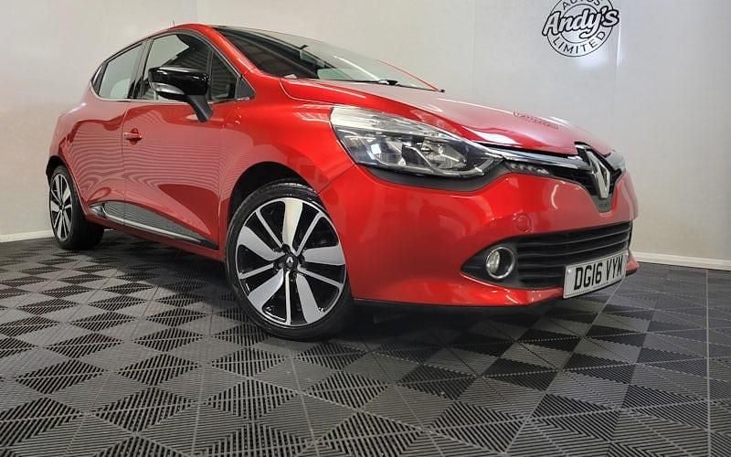 Used Renault Clio IV Dynamique 90 HP (66 kW) 2016 Red Hatchback