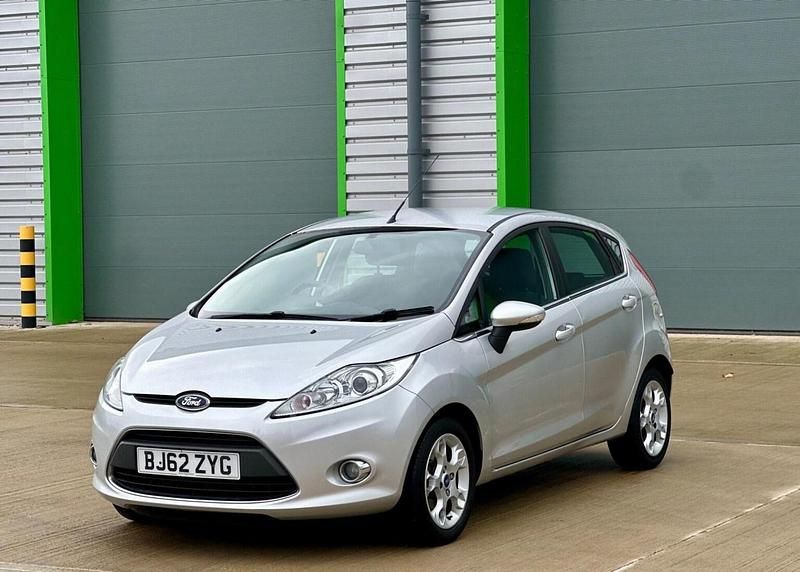 Used Ford Fiesta Zetec 82 HP (60 kW) 2012 Silver Hatchback