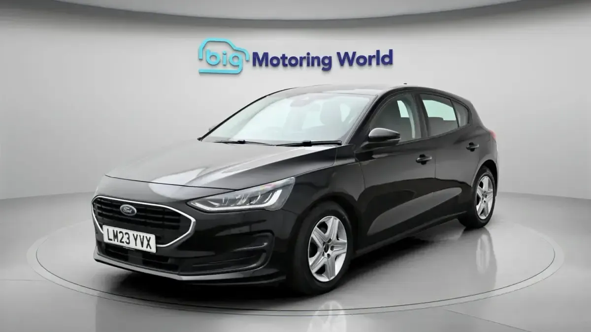 Second-hand Ford Focus Zetec 118 CP (86 kW) 2023 Negru Hatchback