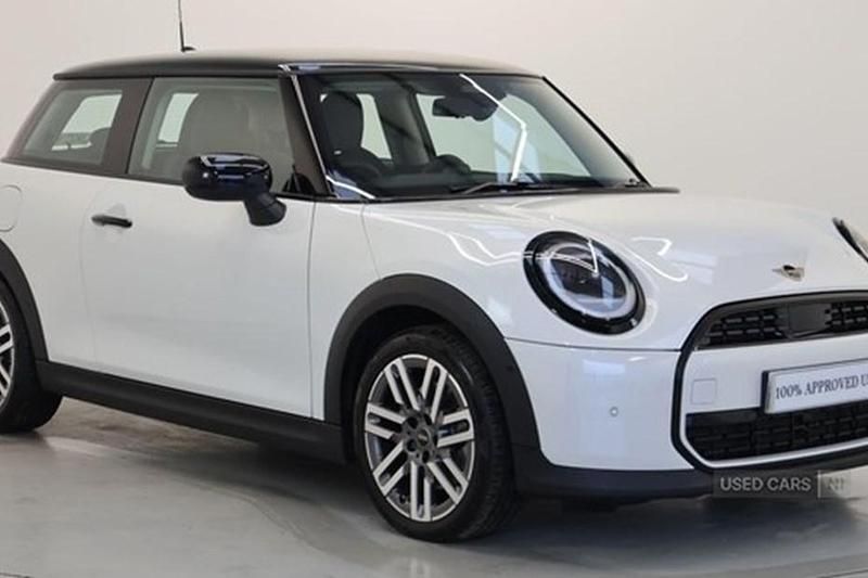 Used Mini Cooper Classic 2025 White Hatchback