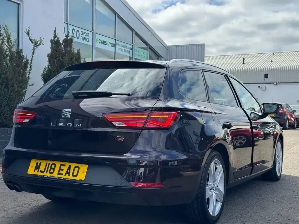 Used Seat Leon ST FR 150 HP (110 kW) 2018 Purple Estate