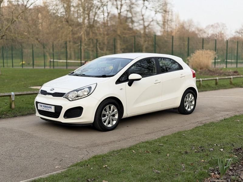 Used Kia Rio 2014 White Hatchback