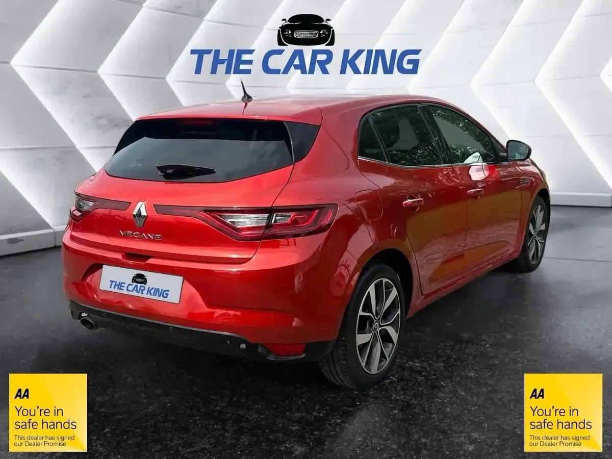 Used Renault Mégane IV Dynamique 130 HP (95 kW) 2017 Red Hatchback