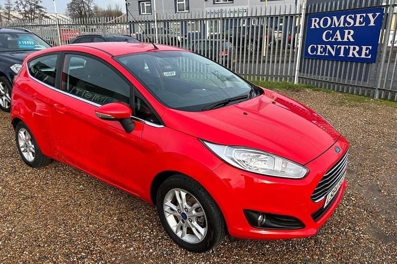 Used Ford Fiesta Zetec 82 HP (60 kW) 2014 Red Hatchback
