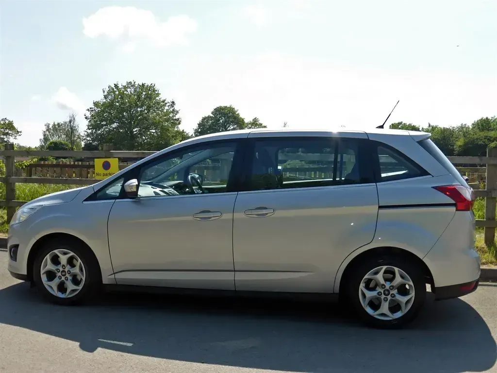 Used Ford Grand C-Max Zetec 2015 Ice silver metallic MPV