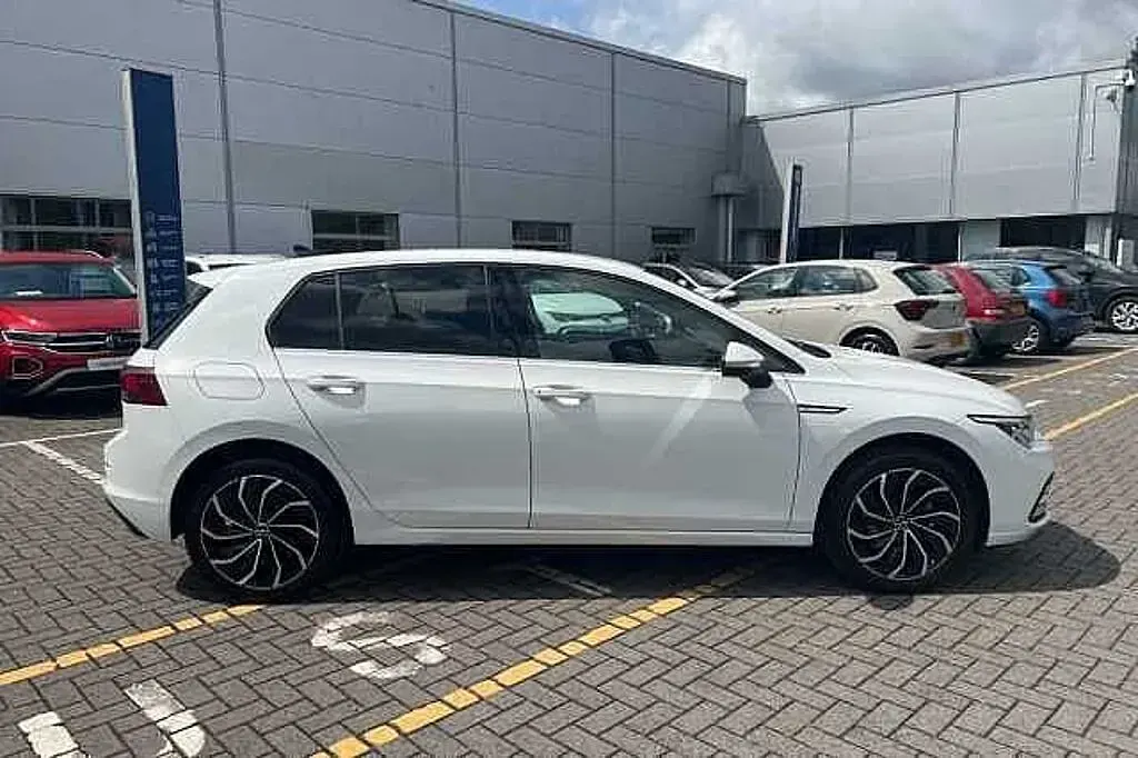 Used VW Golf VIII 130 HP (95 kW) 2023
