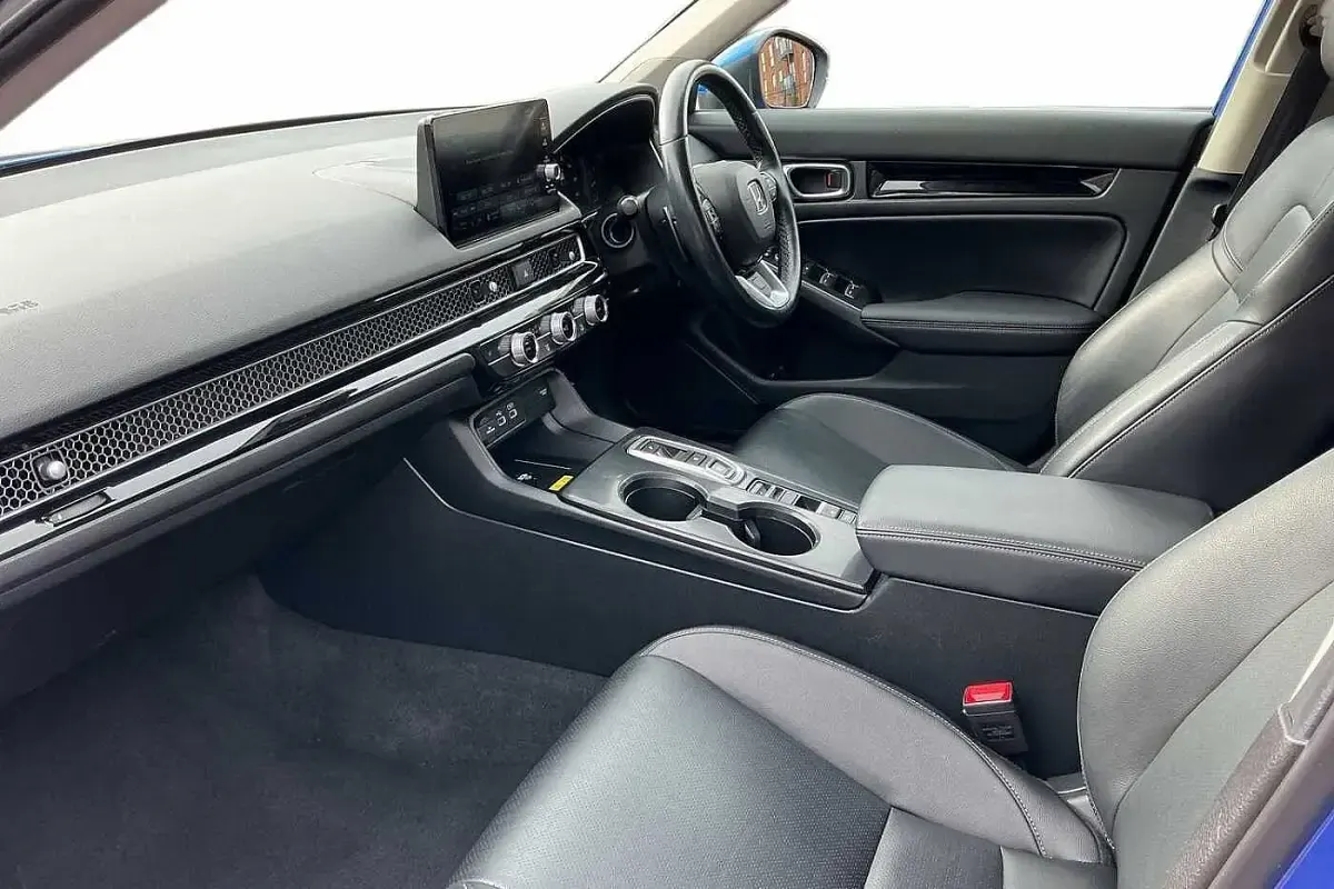 Second-hand Honda Civic Advance 184 CP (135 kW) 2023 Albastru Hatchback