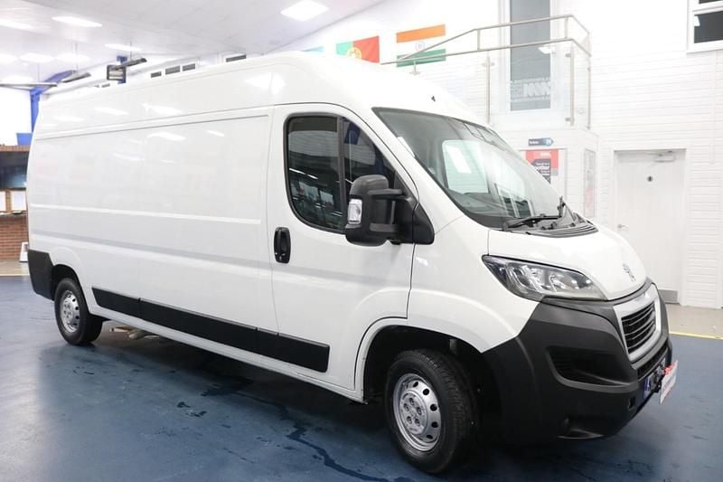 Begagnad Peugeot Boxer 130 HK (95 kW) 2018 Vit Van