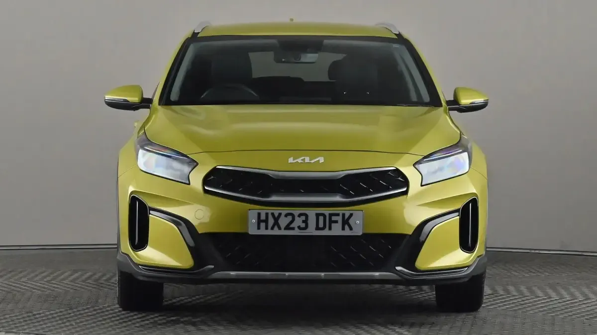 Usado Kia XCeed 139 HP (102 kW) 2023 Amarelo SUV