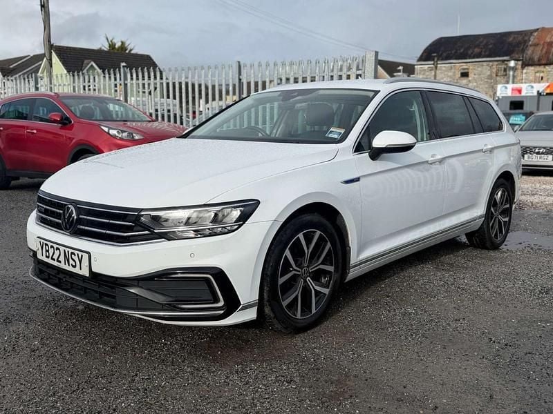 Used VW Passat GTE 218 HP (160 kW) 2022 White Estate